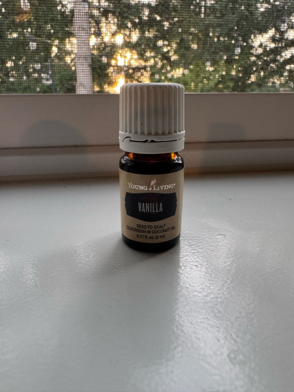 Young Living Vanilla Oleoresin in Coconut Oil - 5 ml - Picture 3 of 5